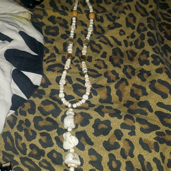 Howlite necklace new not used - Picture 2 of 5